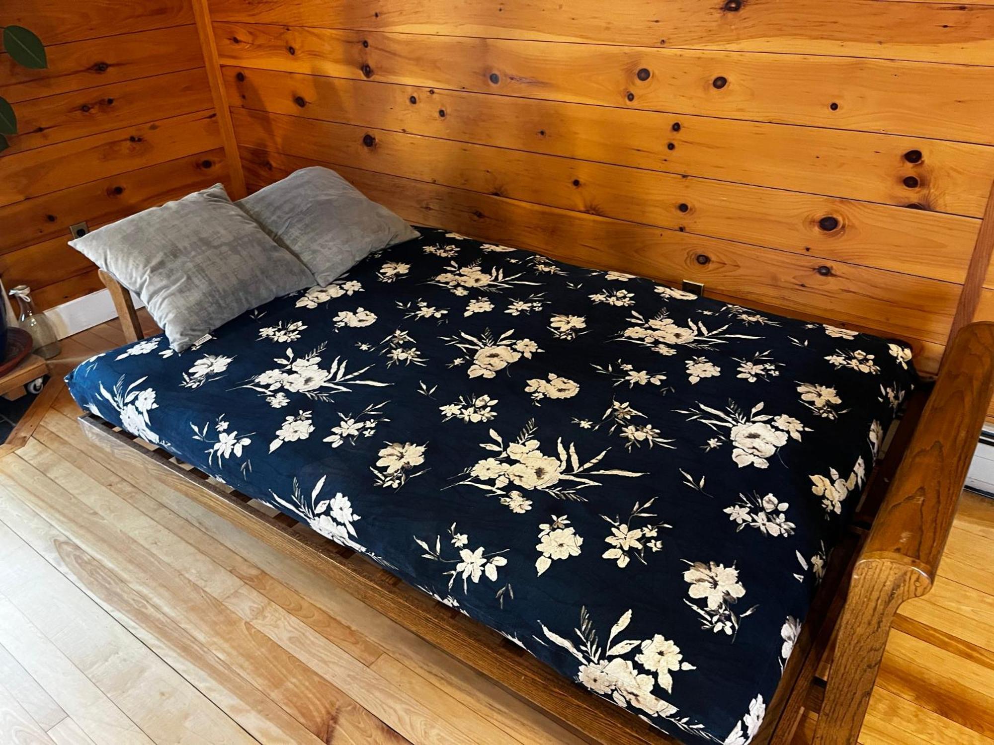 Bright And Cozy Treehouse Apartment Берлингтон Экстерьер фото